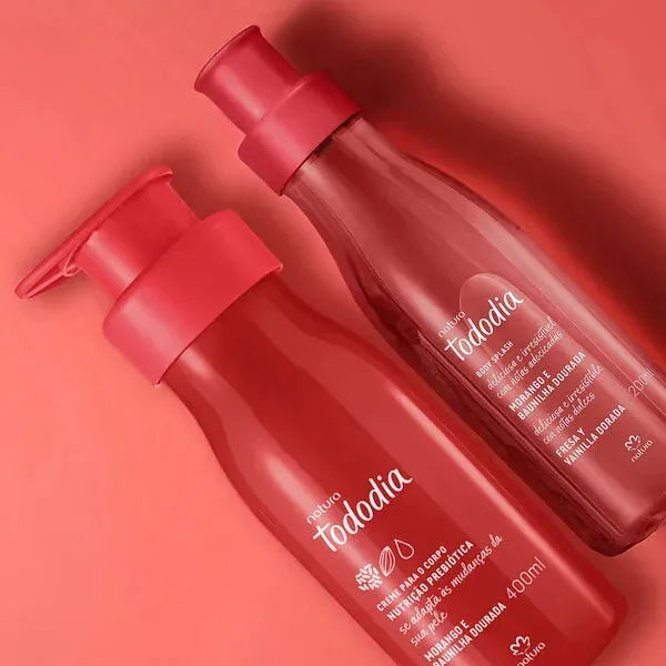 Natura Tododia Strawberry and Vanilla Kit: Body Moisturizer 400 ml and Body Splash 200 ml.
